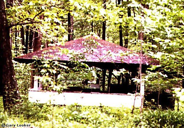 picnicshelter.jpg (95378 bytes)